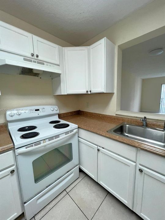En Venta: $218,000 (2 camas, 2 baños, 832 Pies cuadrados)