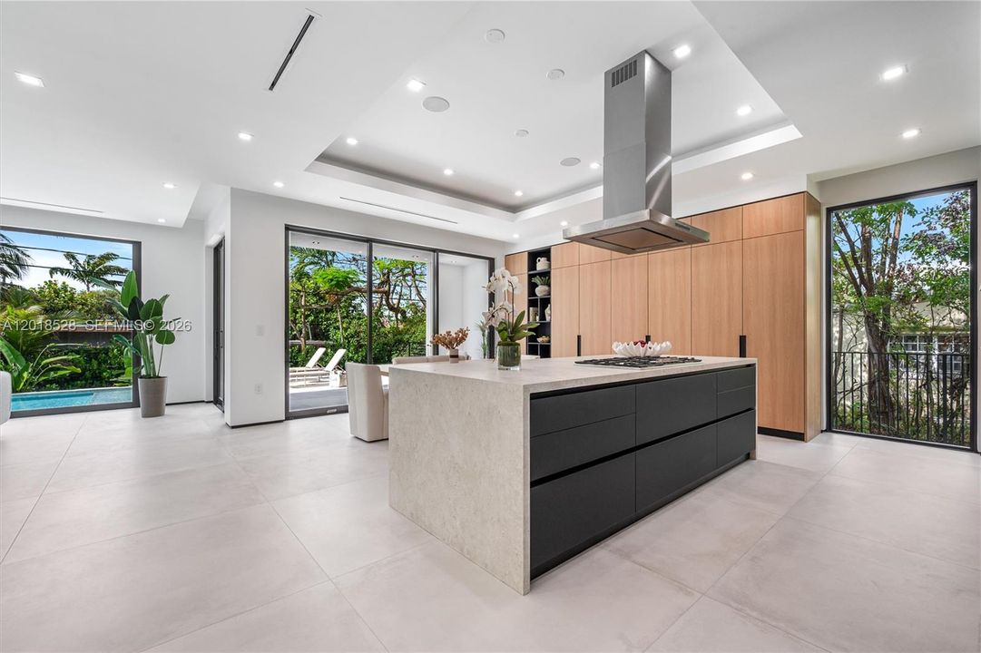 For Sale: $4,495,000 (5 beds, 4 baths, 4300 Square Feet)