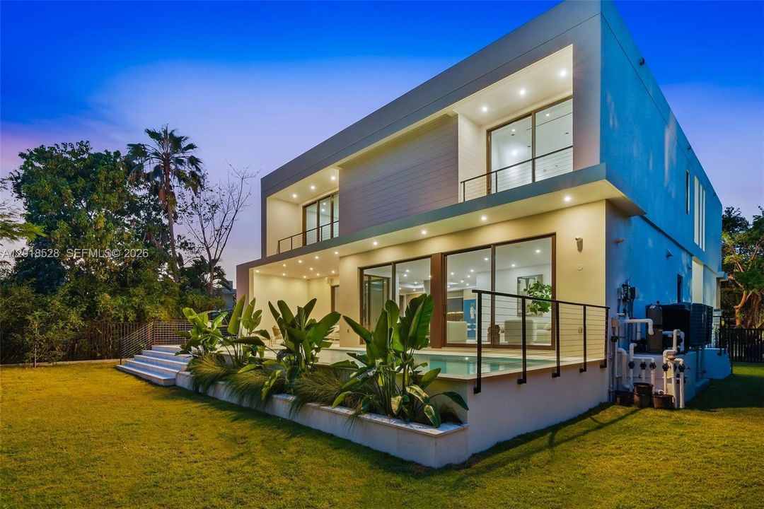 For Sale: $4,495,000 (5 beds, 4 baths, 4300 Square Feet)