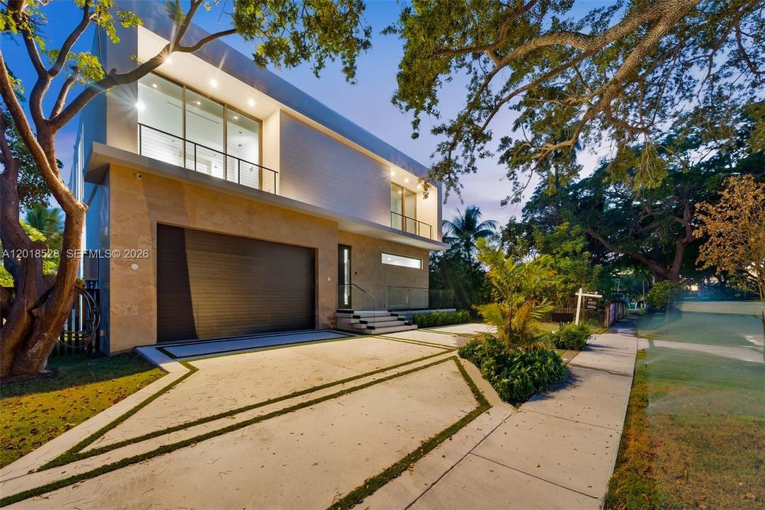 For Sale: $4,495,000 (5 beds, 4 baths, 4300 Square Feet)