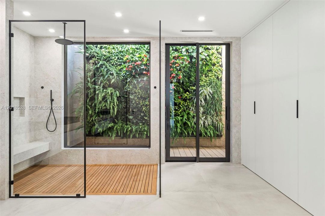 For Sale: $4,495,000 (5 beds, 4 baths, 4300 Square Feet)