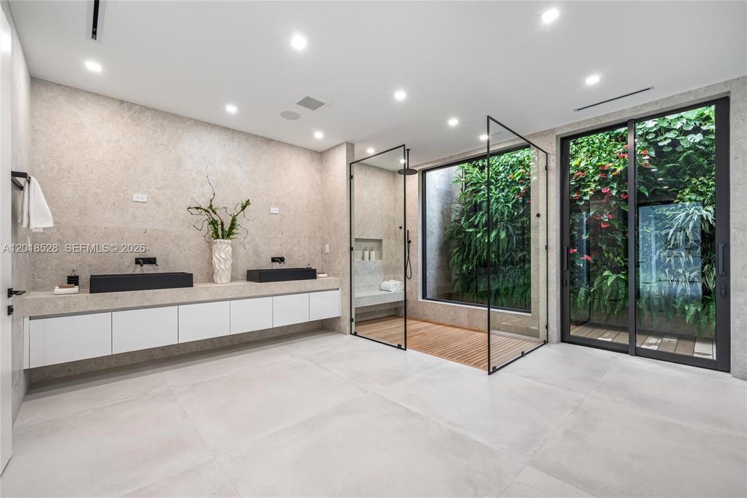 For Sale: $4,495,000 (5 beds, 4 baths, 4300 Square Feet)