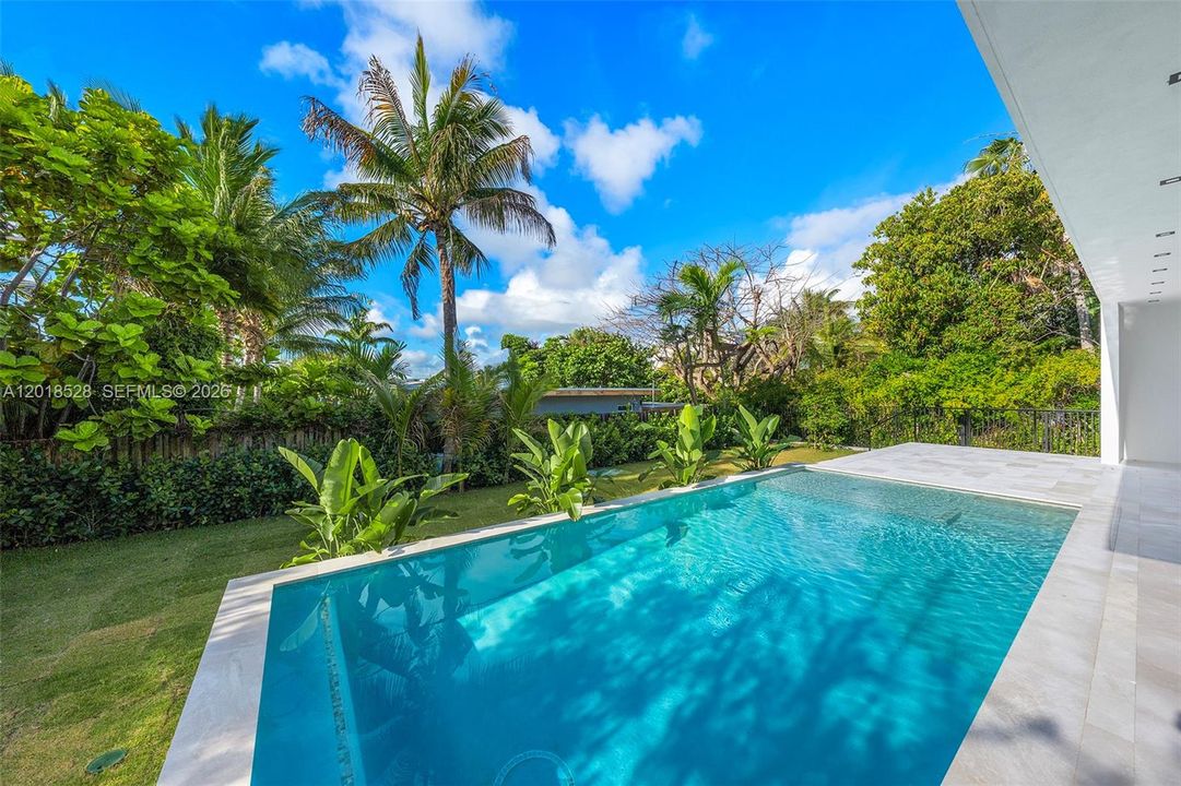 For Sale: $4,495,000 (5 beds, 4 baths, 4300 Square Feet)