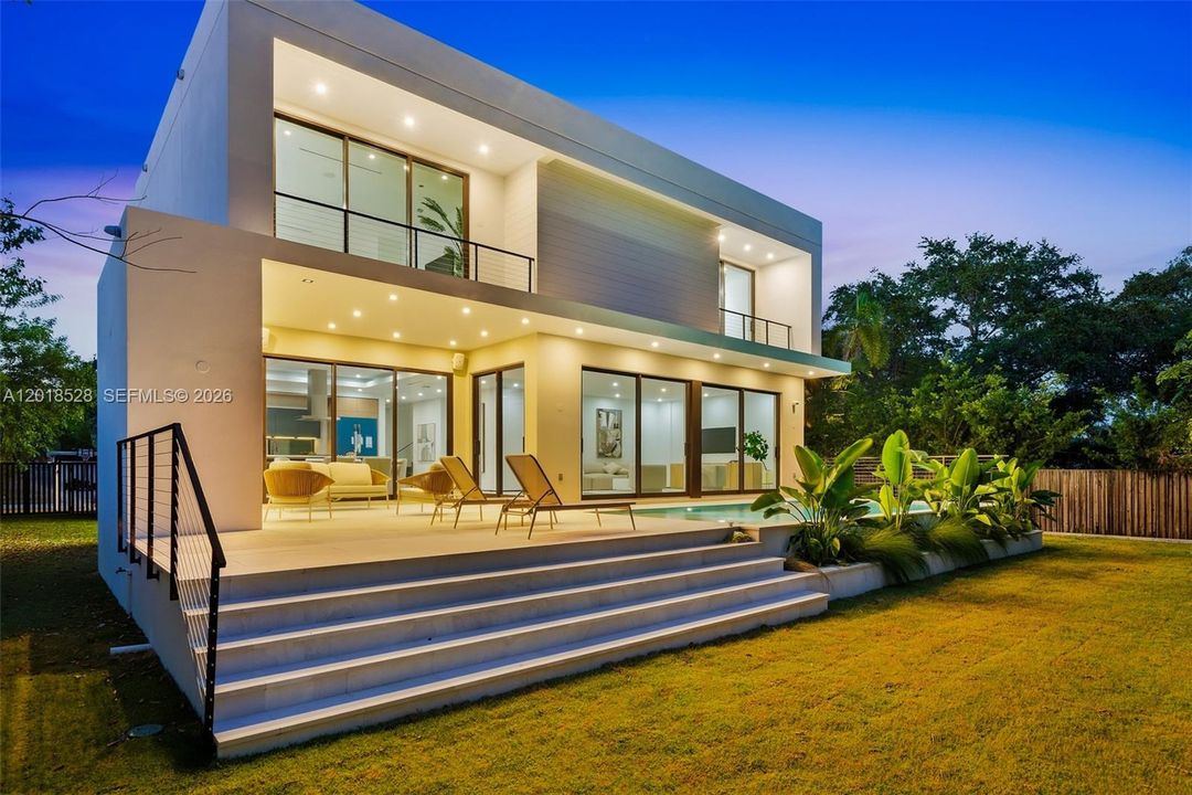 For Sale: $4,495,000 (5 beds, 4 baths, 4300 Square Feet)