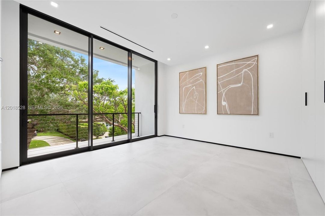 For Sale: $4,495,000 (5 beds, 4 baths, 4300 Square Feet)
