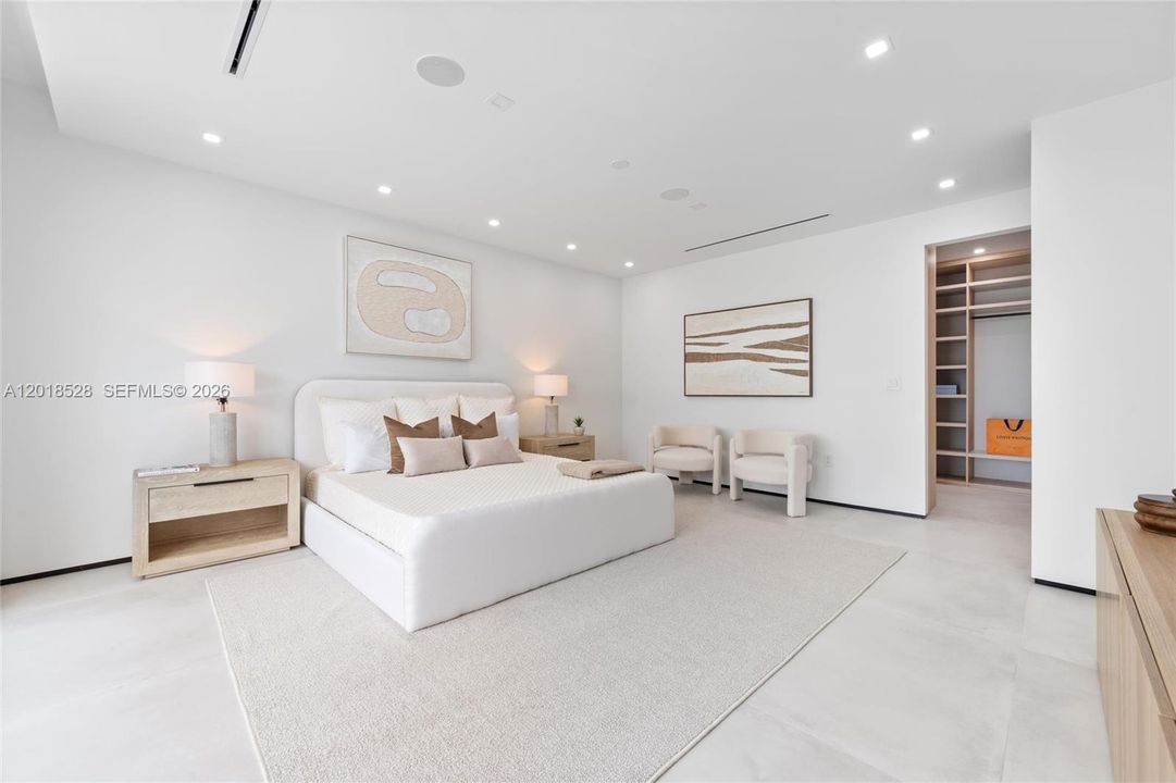 For Sale: $4,495,000 (5 beds, 4 baths, 4300 Square Feet)