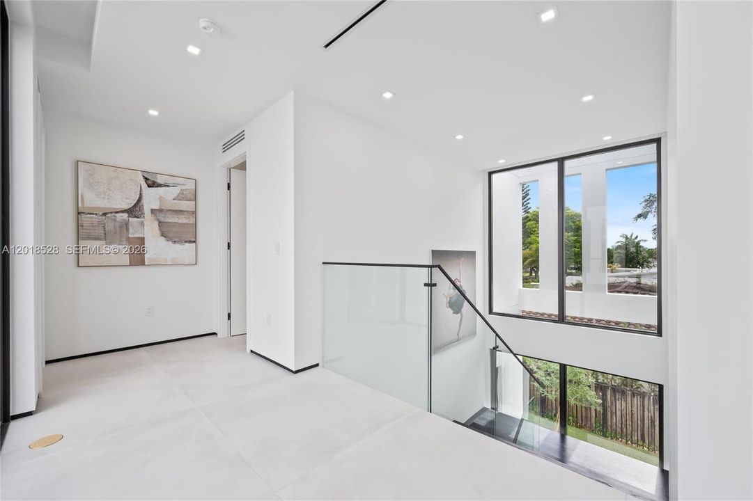 For Sale: $4,495,000 (5 beds, 4 baths, 4300 Square Feet)