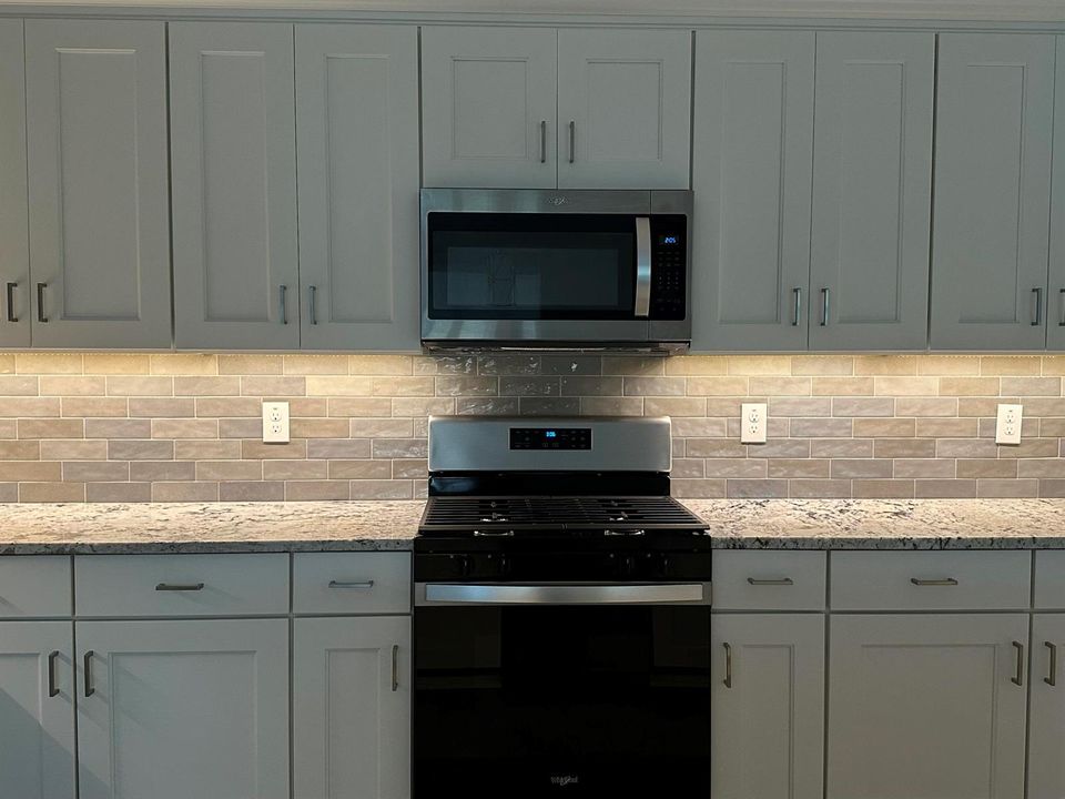 UNDER CABINET LIGHTING