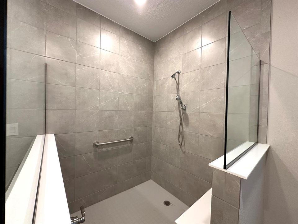 SPACIOUS WALK-IN SHOWER WITH BENCH