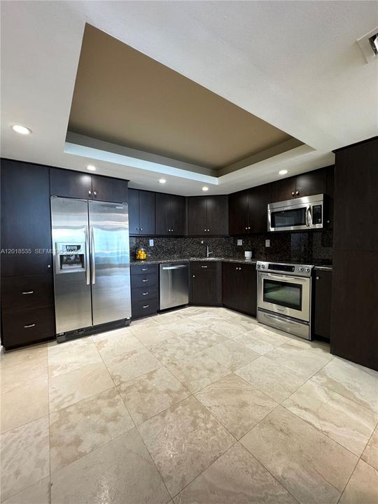For Sale: $1,150,000 (2 beds, 2 baths, 1880 Square Feet)