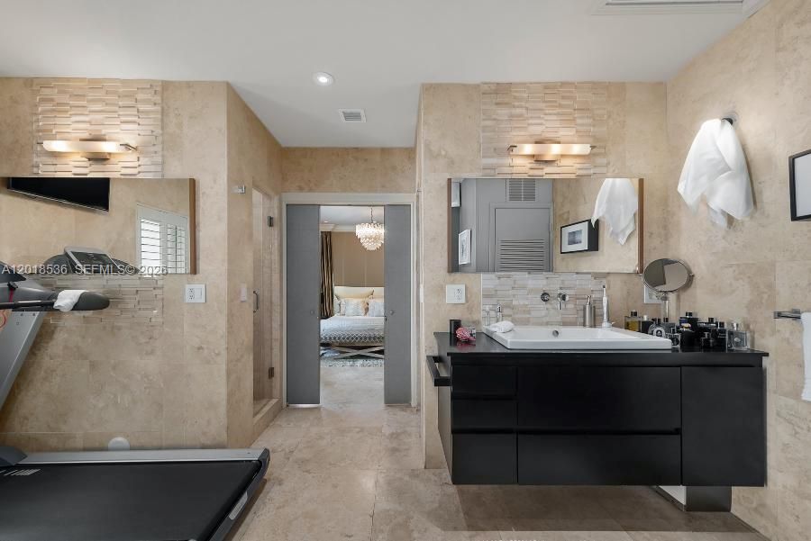 Active With Contract: $2,950,000 (3 beds, 2 baths, 2005 Square Feet)