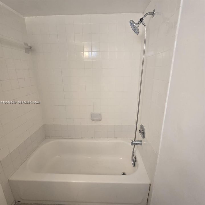 For Sale: $218,000 (2 beds, 2 baths, 820 Square Feet)