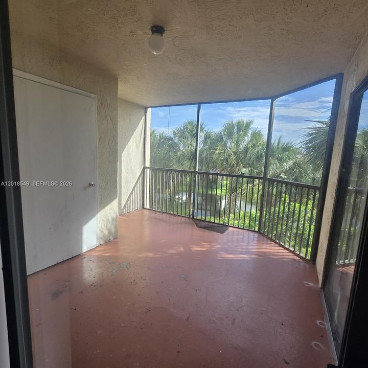 For Sale: $218,000 (2 beds, 2 baths, 820 Square Feet)