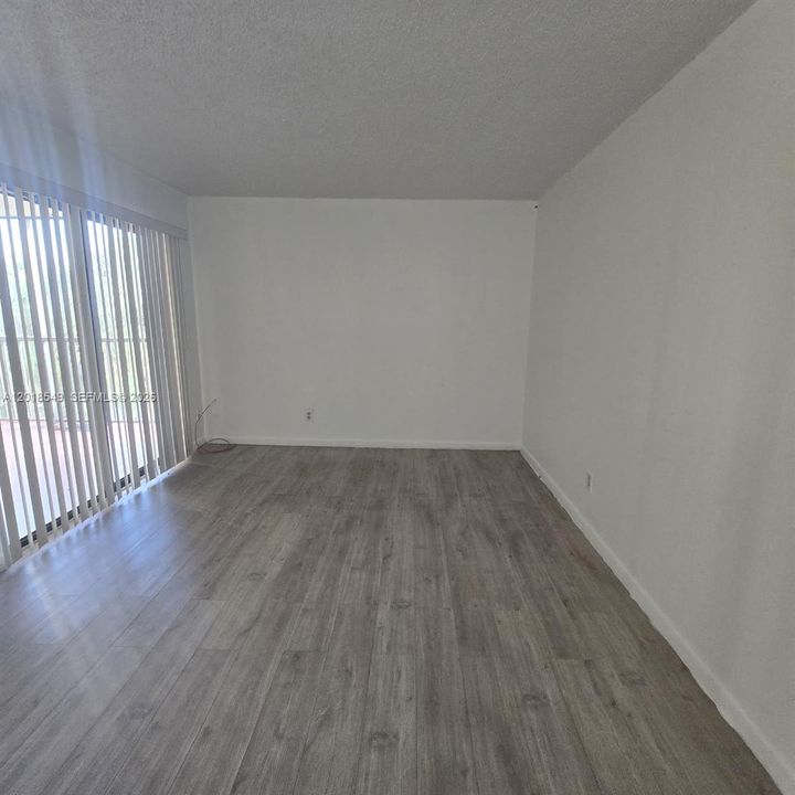 For Sale: $218,000 (2 beds, 2 baths, 820 Square Feet)