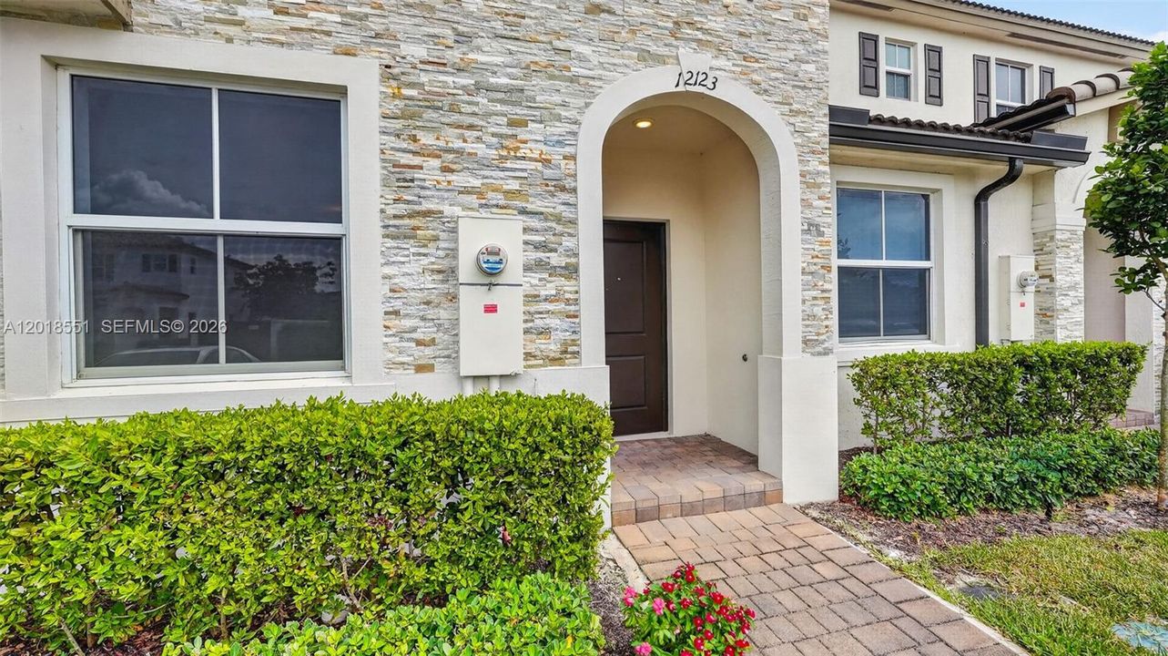 For Sale: $475,000 (3 beds, 2 baths, 1545 Square Feet)