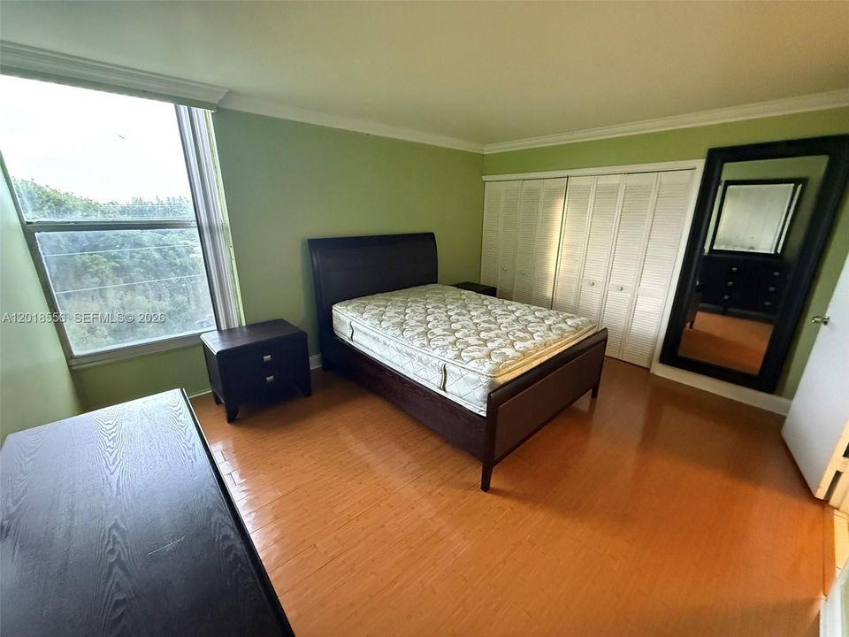 待售: $245,000 (2 贝兹, 2 浴室, 963 平方英尺)