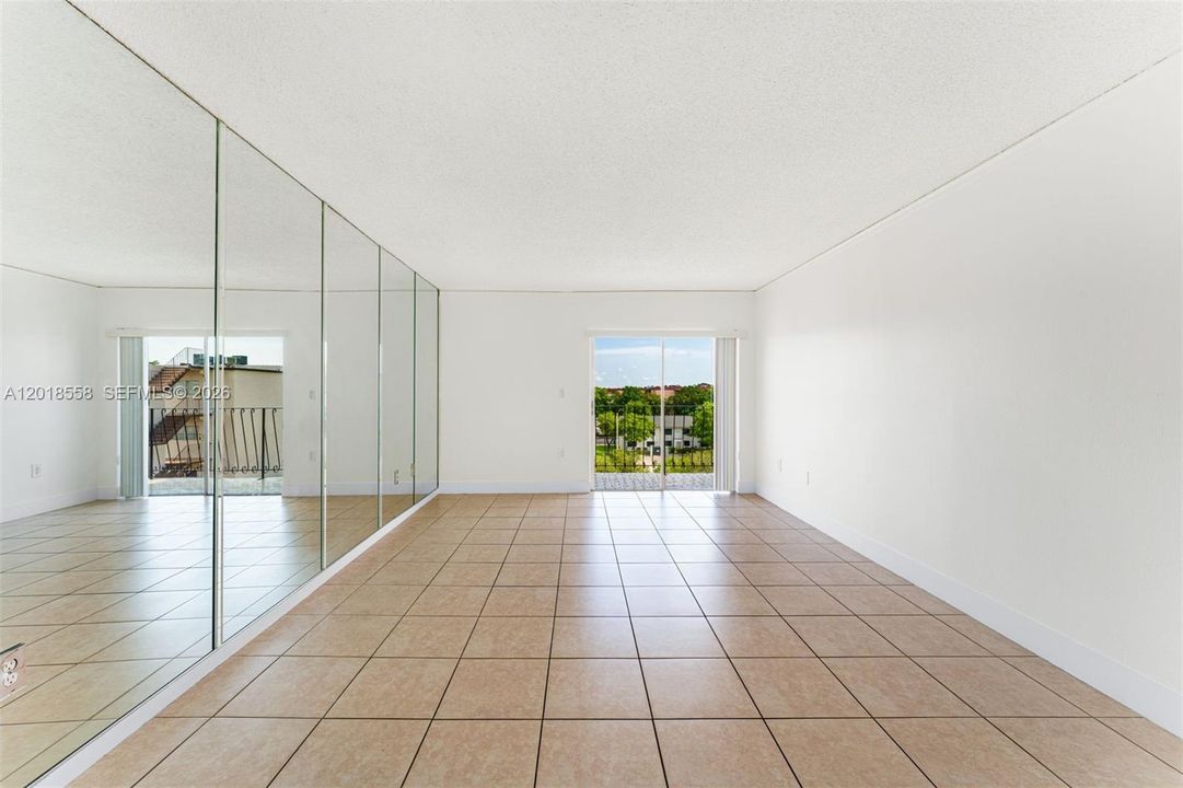 For Sale: $260,000 (2 beds, 2 baths, 1080 Square Feet)