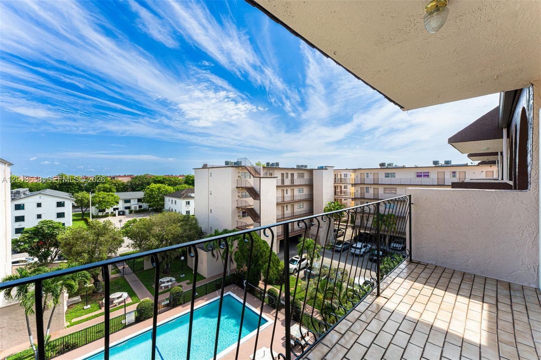 For Sale: $260,000 (2 beds, 2 baths, 1080 Square Feet)