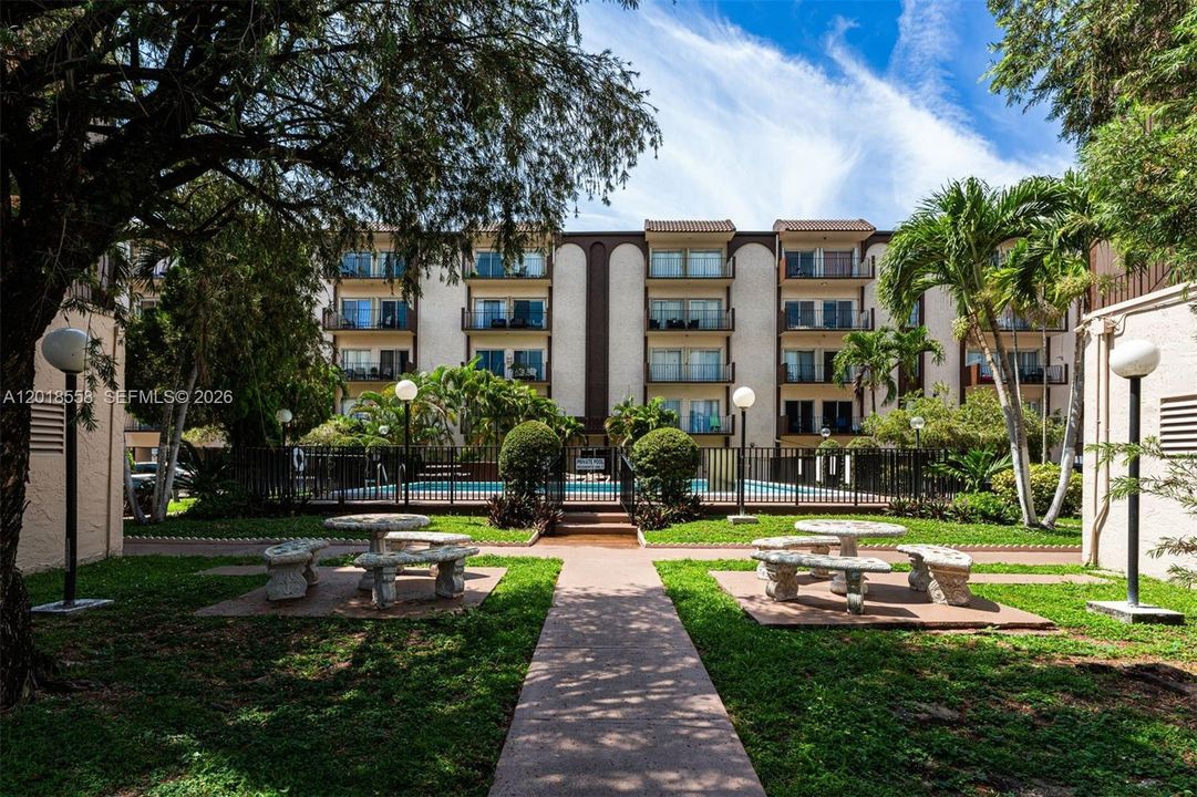 For Sale: $260,000 (2 beds, 2 baths, 1080 Square Feet)