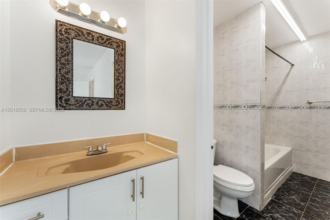 For Sale: $260,000 (2 beds, 2 baths, 1080 Square Feet)