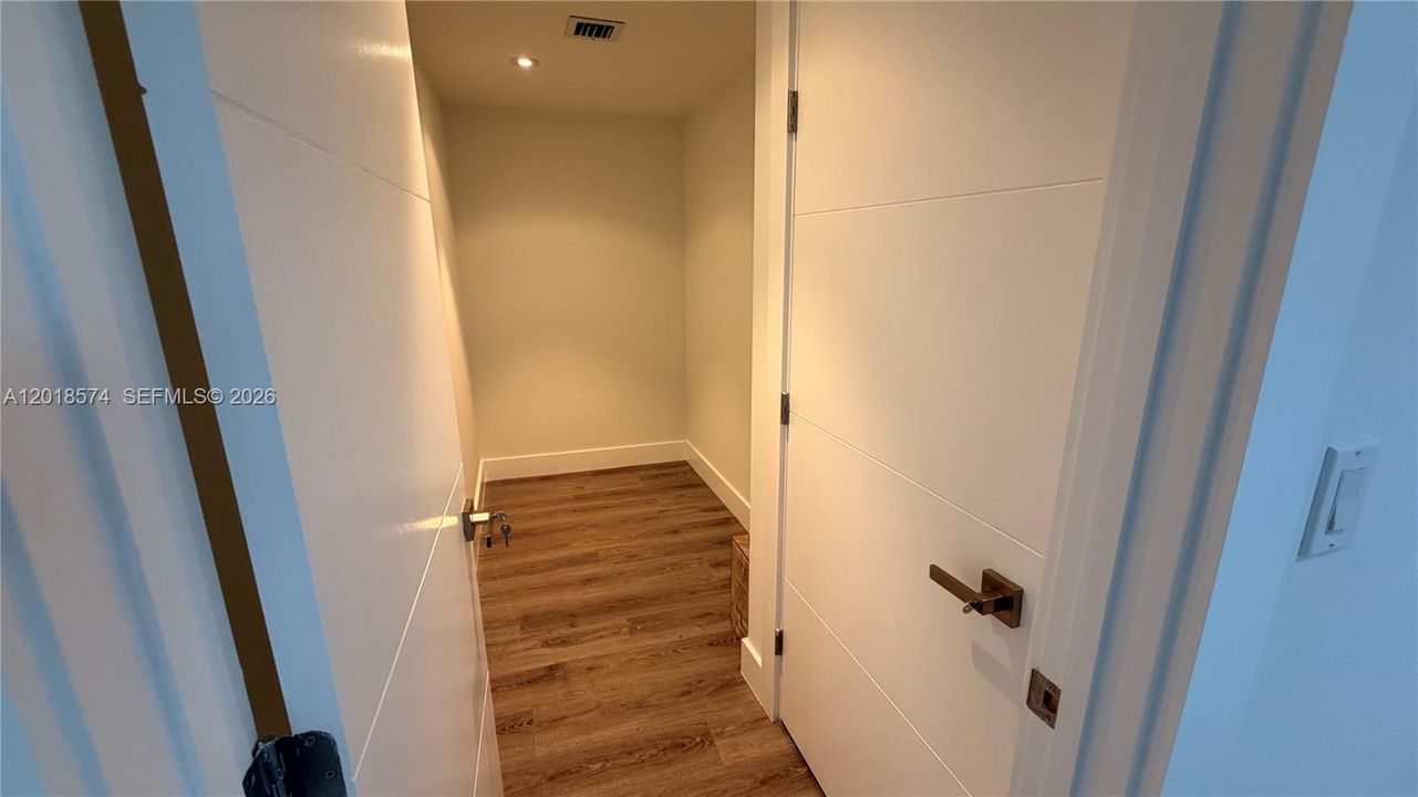 В аренду: $5,399 (0 спален, 0 ванн, 0 Квадратных фут)