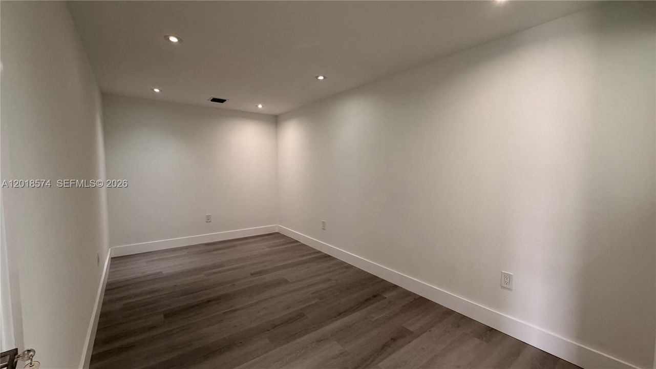 В аренду: $5,399 (0 спален, 0 ванн, 0 Квадратных фут)
