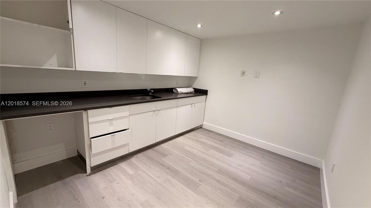 В аренду: $5,399 (0 спален, 0 ванн, 0 Квадратных фут)