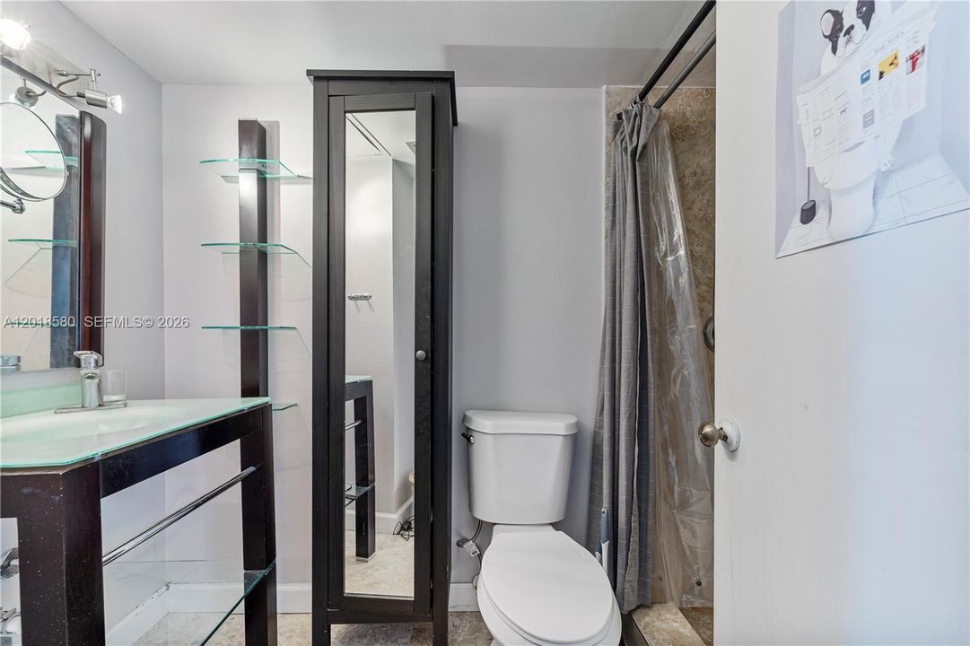 Activo con contrato: $2,300 (2 camas, 2 baños, 1605 Pies cuadrados)