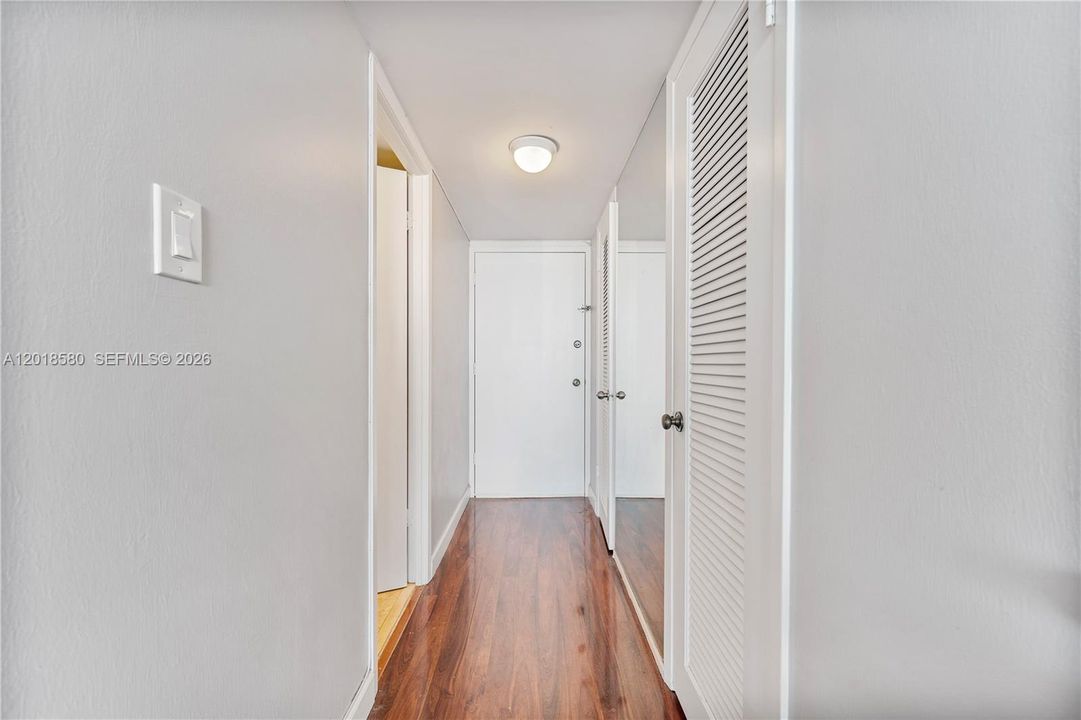 Activo con contrato: $2,300 (2 camas, 2 baños, 1605 Pies cuadrados)