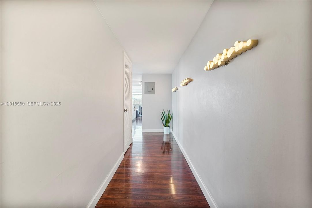 Activo con contrato: $2,300 (2 camas, 2 baños, 1605 Pies cuadrados)