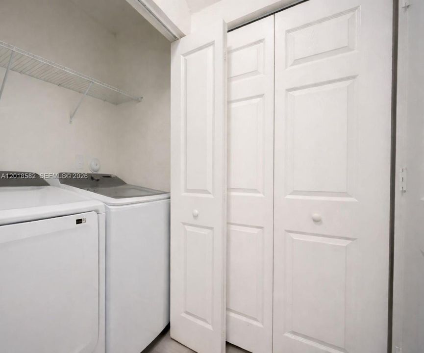 Под контрактом: $399,000 (4 спален, 2 ванн, 1827 Квадратных фут)