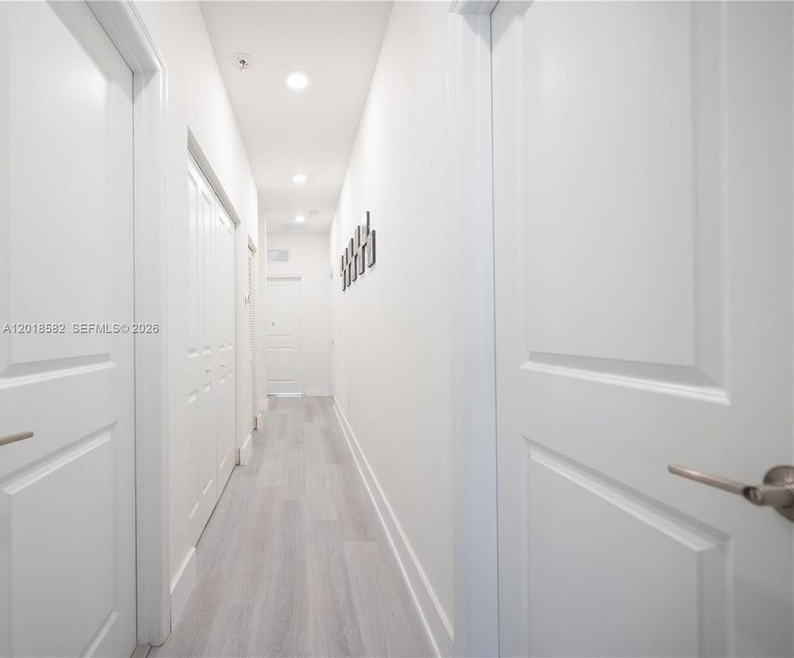 Под контрактом: $399,000 (4 спален, 2 ванн, 1827 Квадратных фут)
