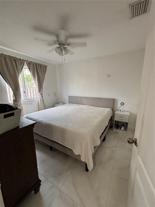 Activo con contrato: $3,800 (3 camas, 2 baños, 1591 Pies cuadrados)