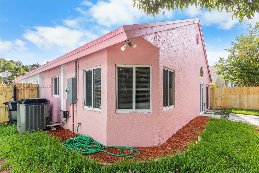 For Sale: $460,000 (3 beds, 2 baths, 1470 Square Feet)