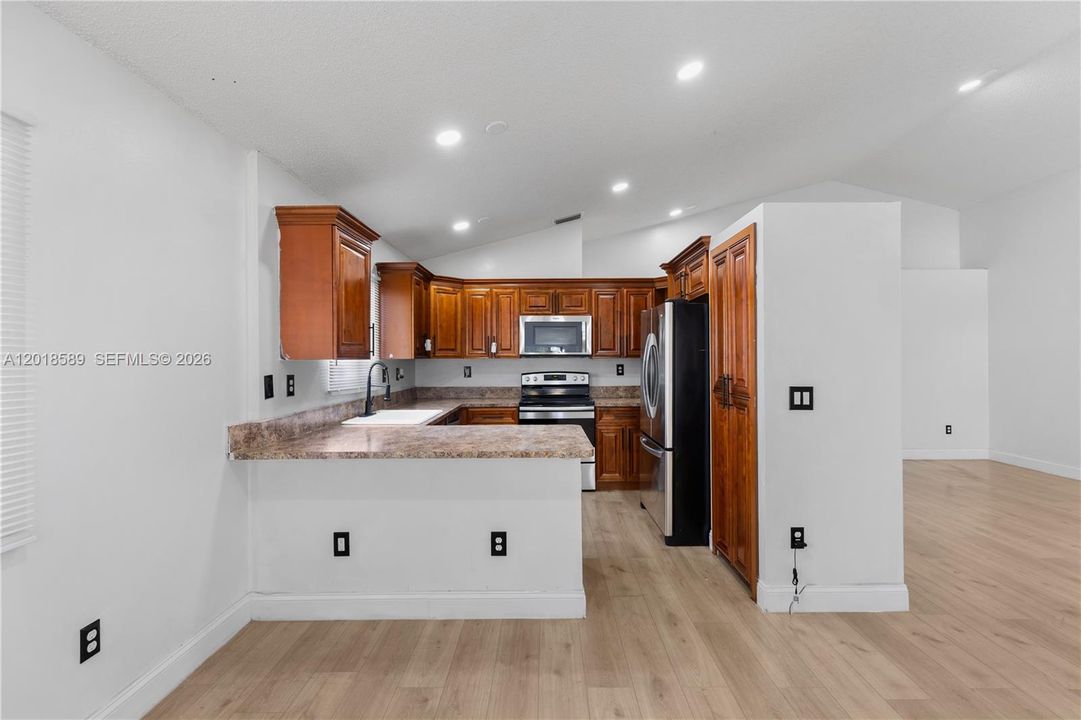 For Sale: $460,000 (3 beds, 2 baths, 1470 Square Feet)