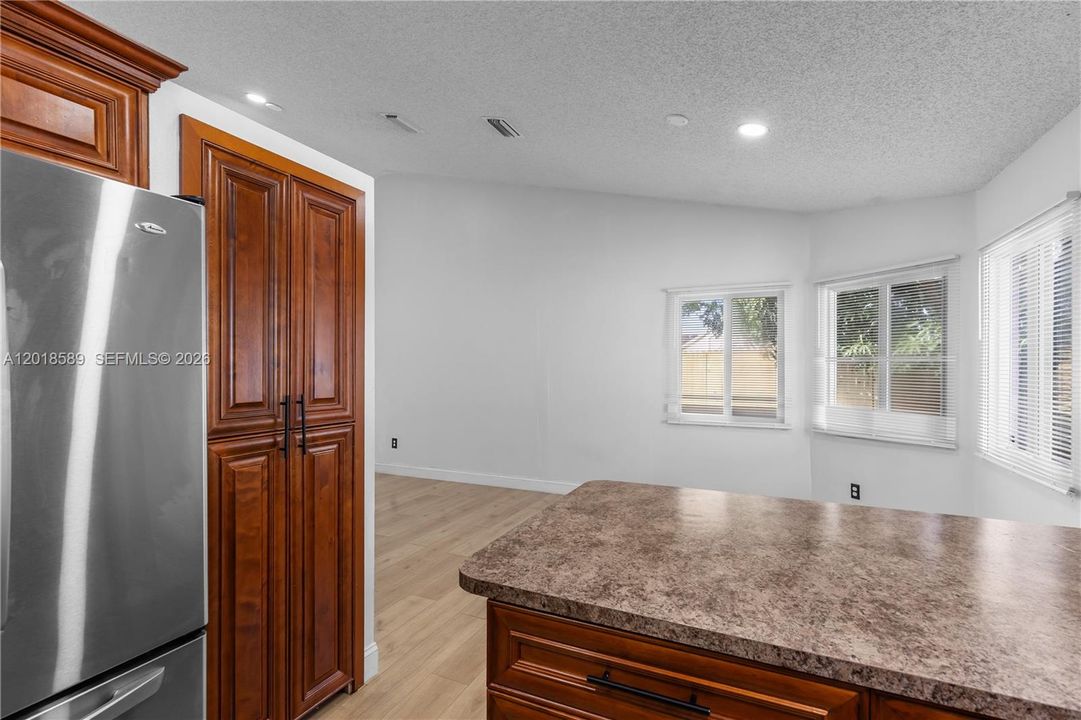 For Sale: $460,000 (3 beds, 2 baths, 1470 Square Feet)