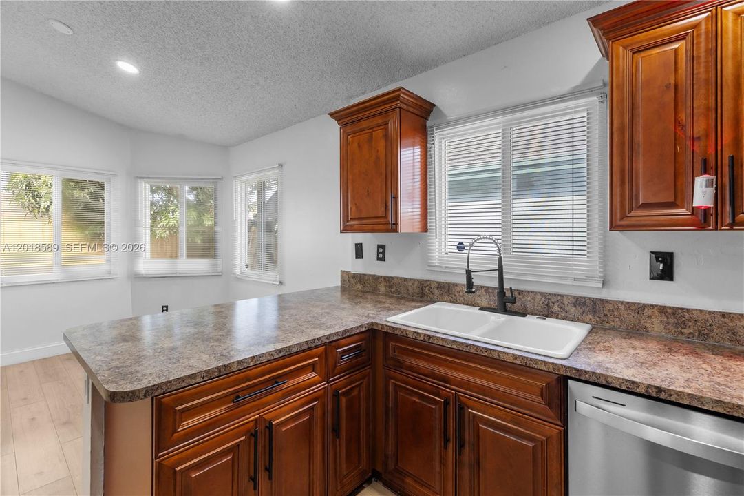 For Sale: $460,000 (3 beds, 2 baths, 1470 Square Feet)