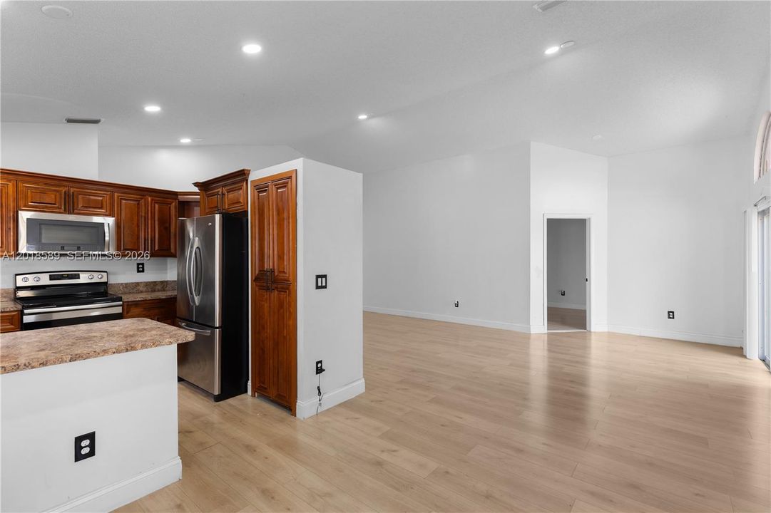 For Sale: $460,000 (3 beds, 2 baths, 1470 Square Feet)