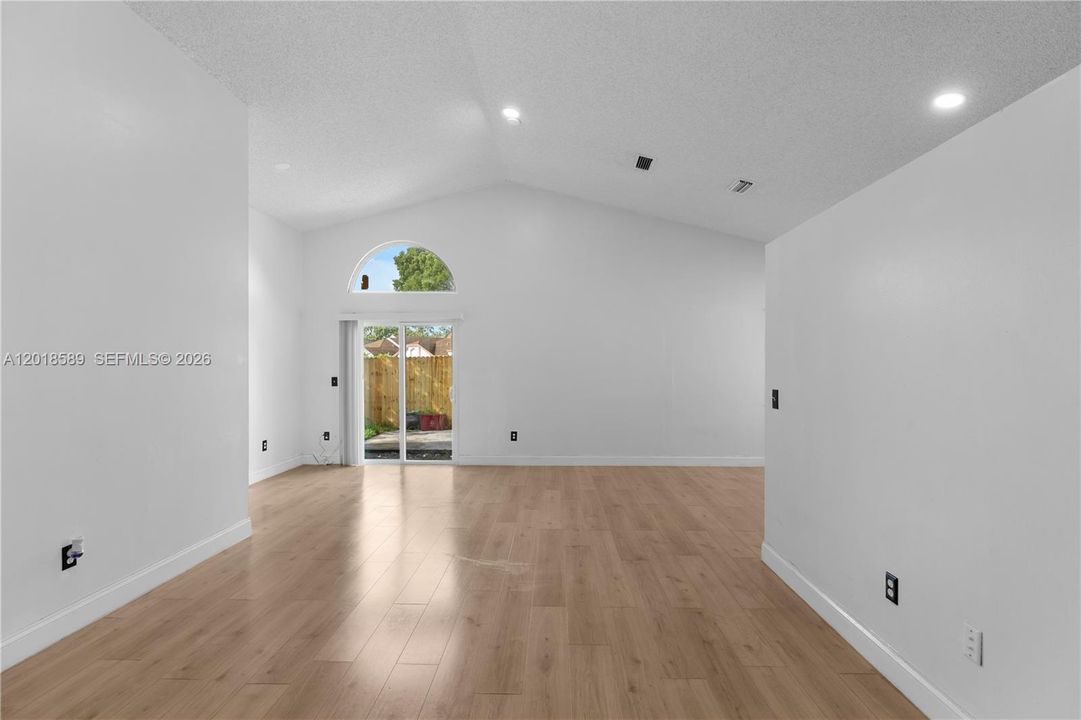 For Sale: $460,000 (3 beds, 2 baths, 1470 Square Feet)