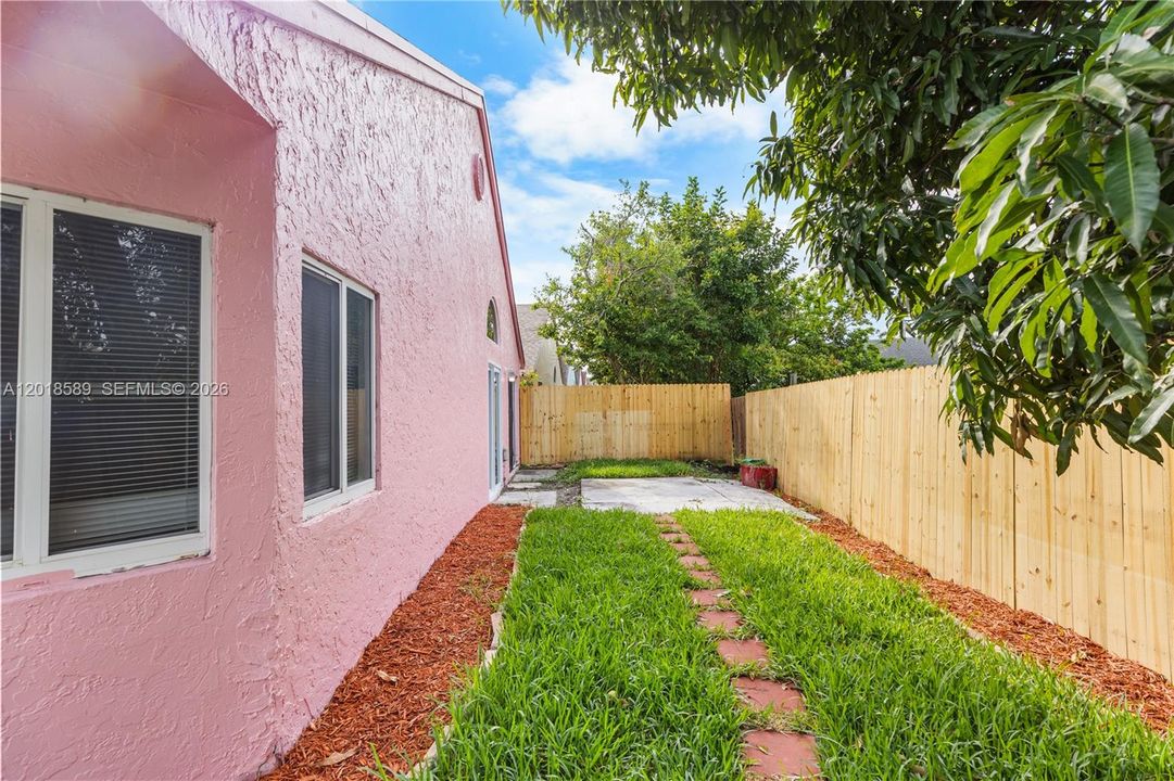 For Sale: $460,000 (3 beds, 2 baths, 1470 Square Feet)