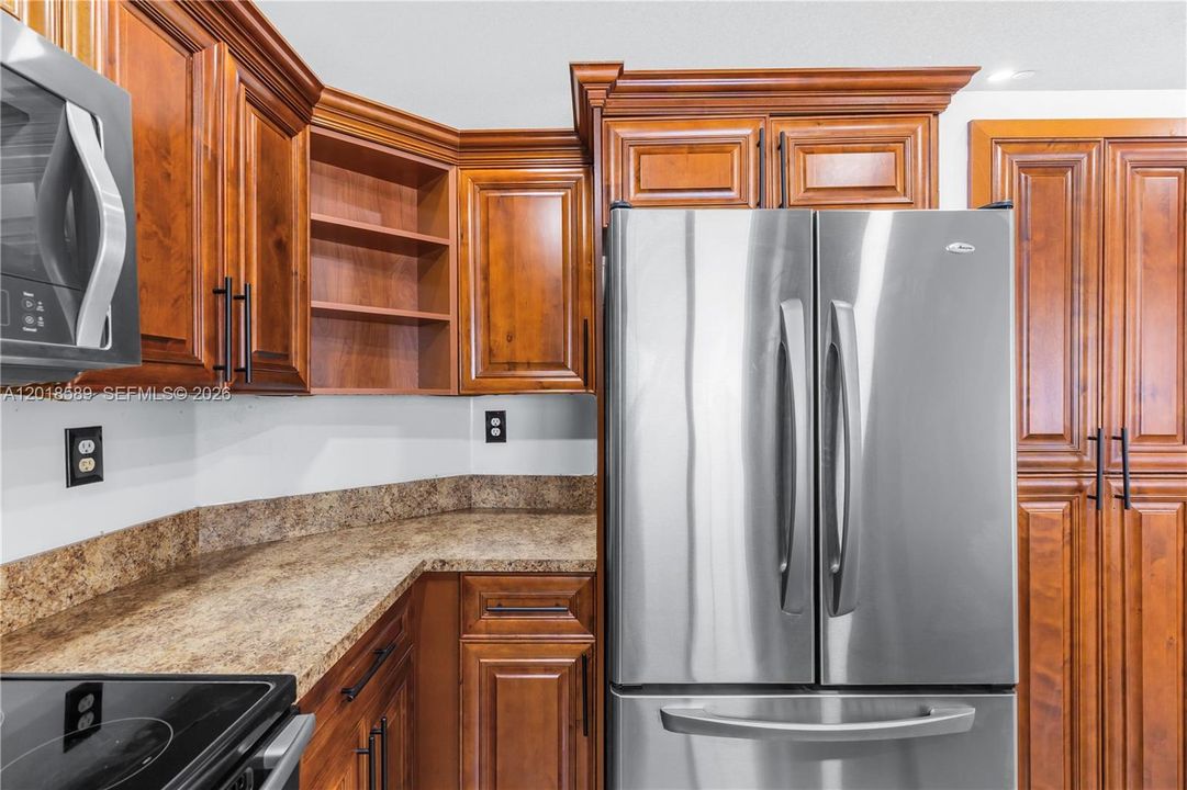 For Sale: $460,000 (3 beds, 2 baths, 1470 Square Feet)