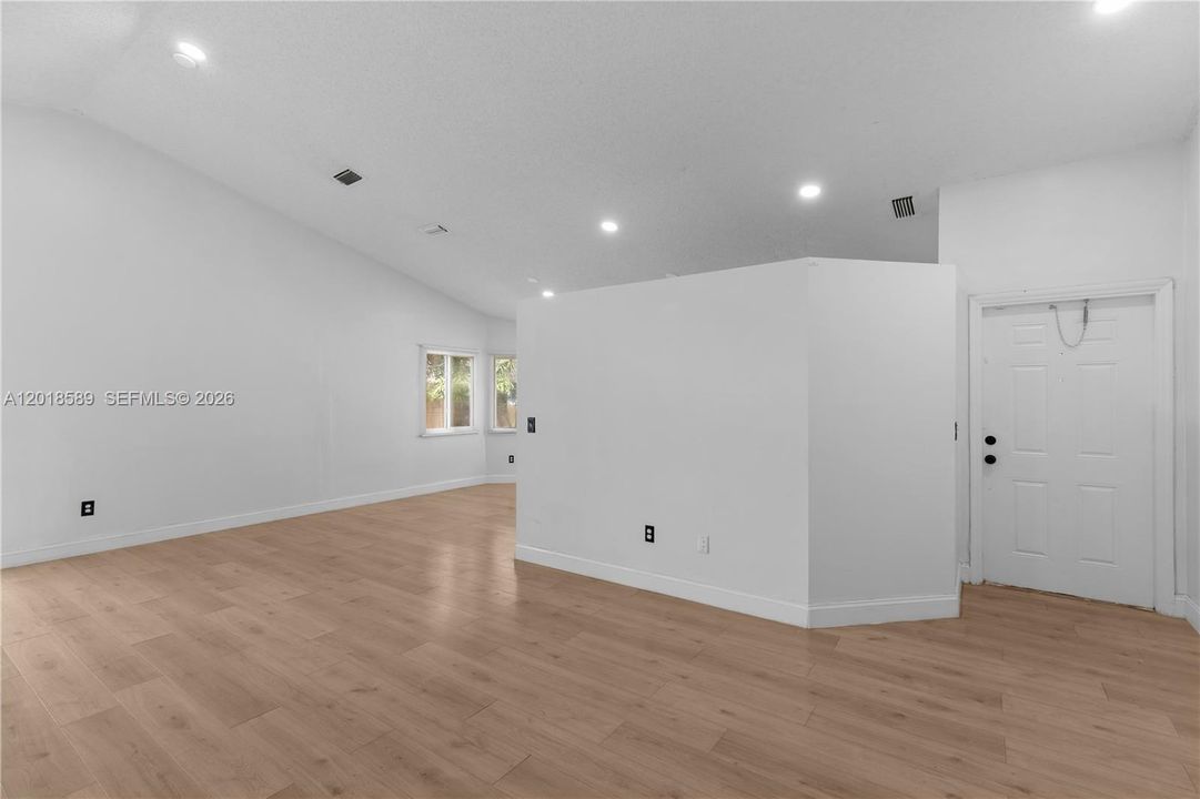 For Sale: $460,000 (3 beds, 2 baths, 1470 Square Feet)