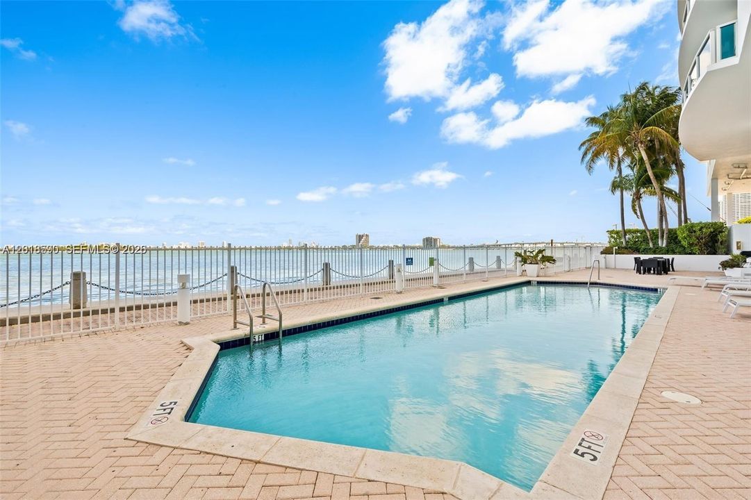 For Sale: $1,150,000 (2 beds, 2 baths, 1400 Square Feet)