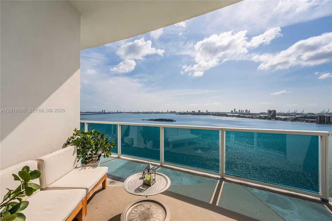 For Sale: $1,150,000 (2 beds, 2 baths, 1400 Square Feet)