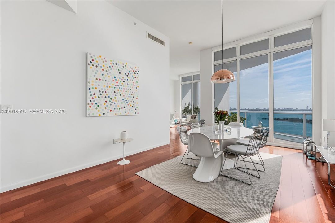 For Sale: $1,150,000 (2 beds, 2 baths, 1400 Square Feet)