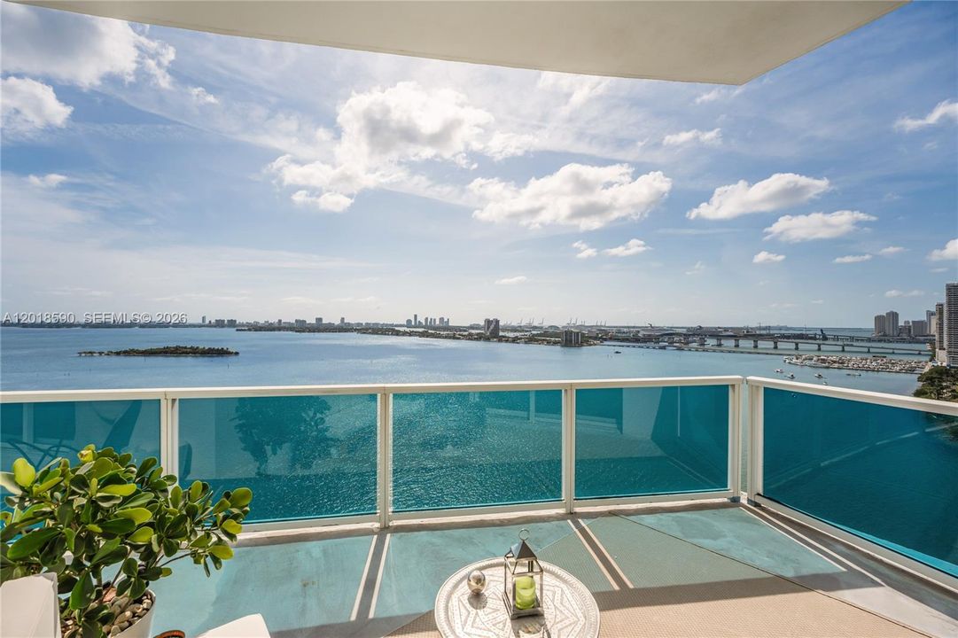 For Sale: $1,150,000 (2 beds, 2 baths, 1400 Square Feet)