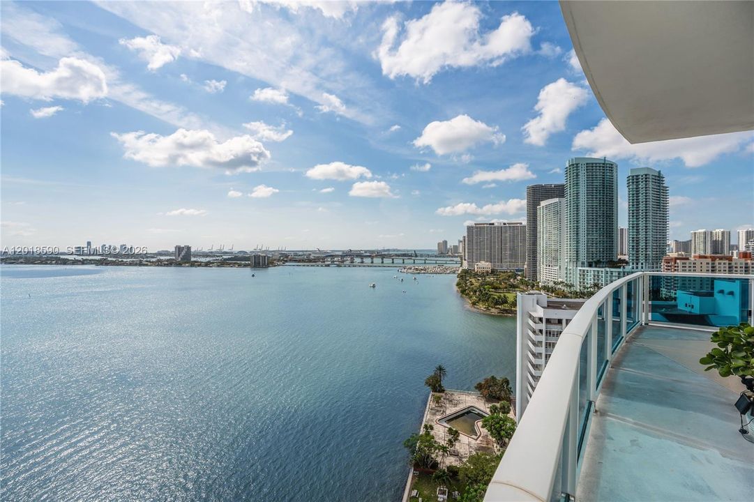 For Sale: $1,150,000 (2 beds, 2 baths, 1400 Square Feet)