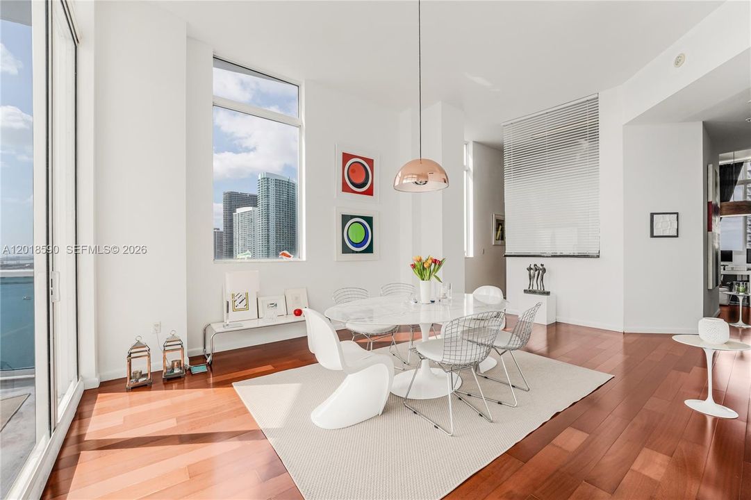 For Sale: $1,150,000 (2 beds, 2 baths, 1400 Square Feet)
