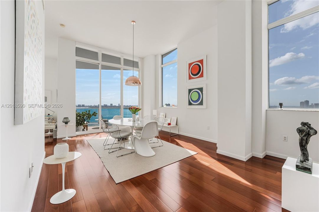 For Sale: $1,150,000 (2 beds, 2 baths, 1400 Square Feet)