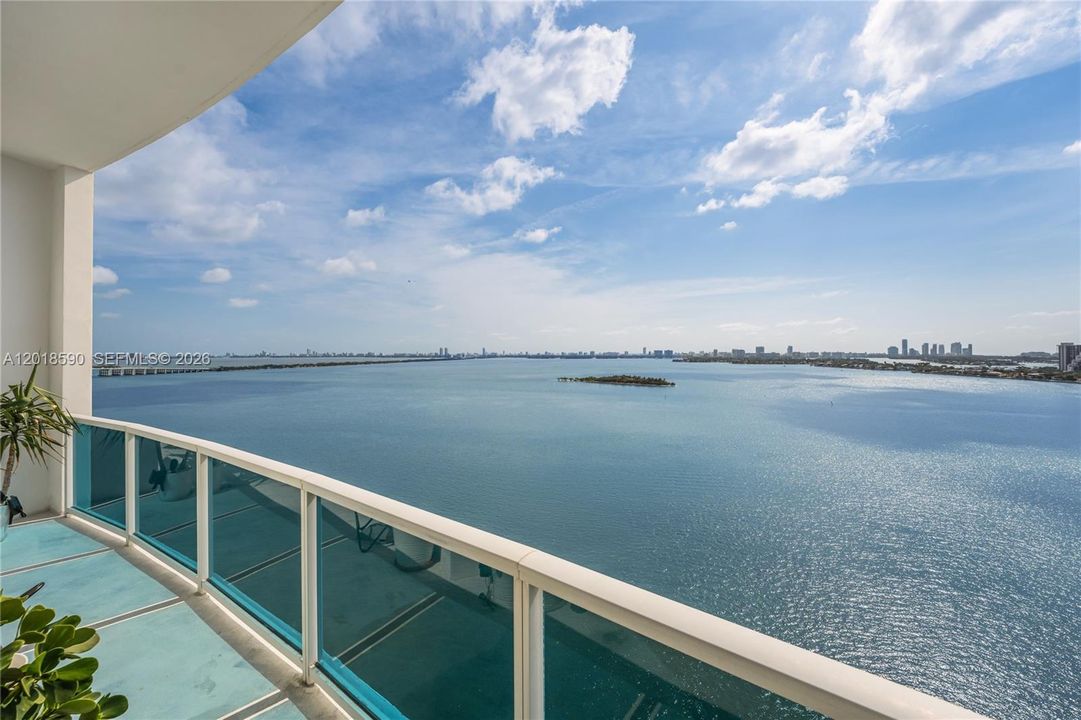 For Sale: $1,150,000 (2 beds, 2 baths, 1400 Square Feet)